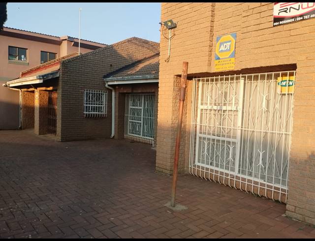 3 BEDROOM HOUSE SOLD IN ROSHNEE